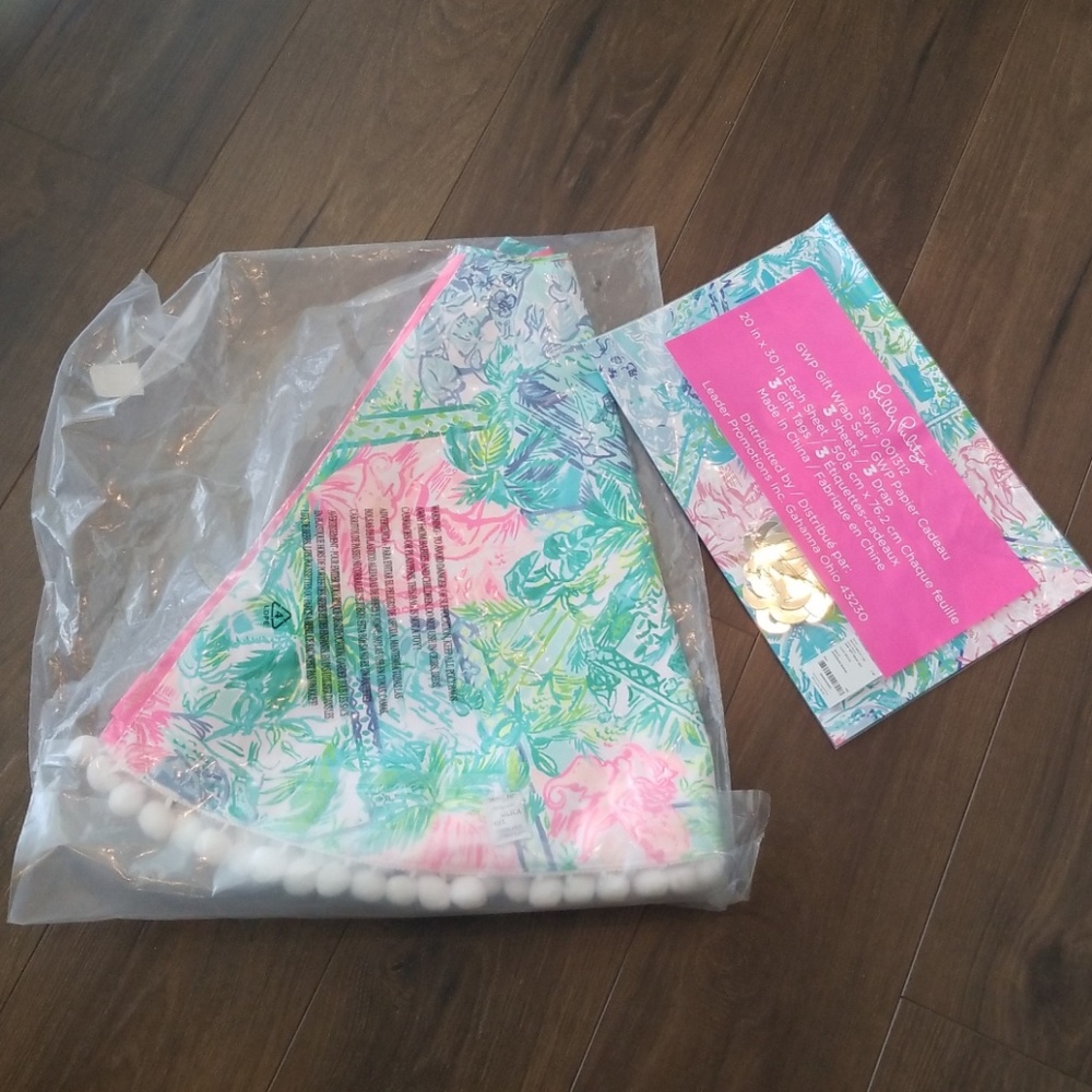 Lilly Tree Skirt & Gift Wrap